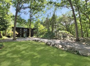 17 Schyler Dr, Poughkeepsie, NY 12603