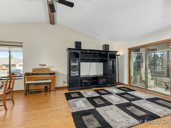 4th image of 20 S Zeeland Pkwy #20