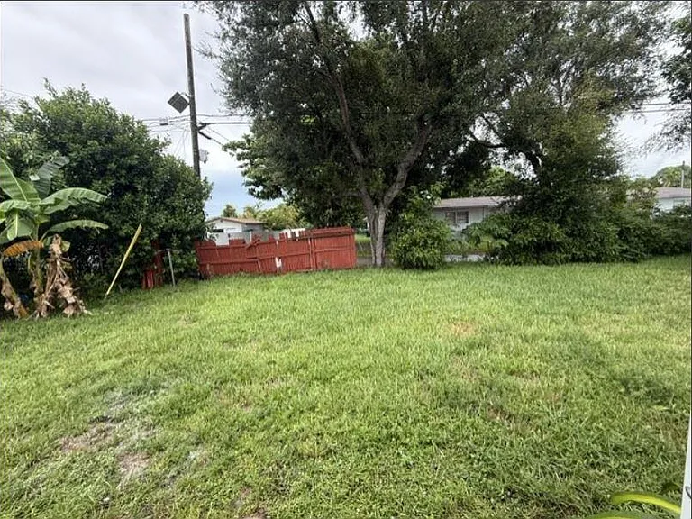16980 N Miami Ave — Photo 1
