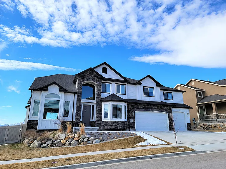 591 W Horizon Dr — Photo 1