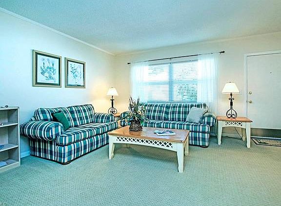 4th image of 641 Periwinkle Way Unit B2