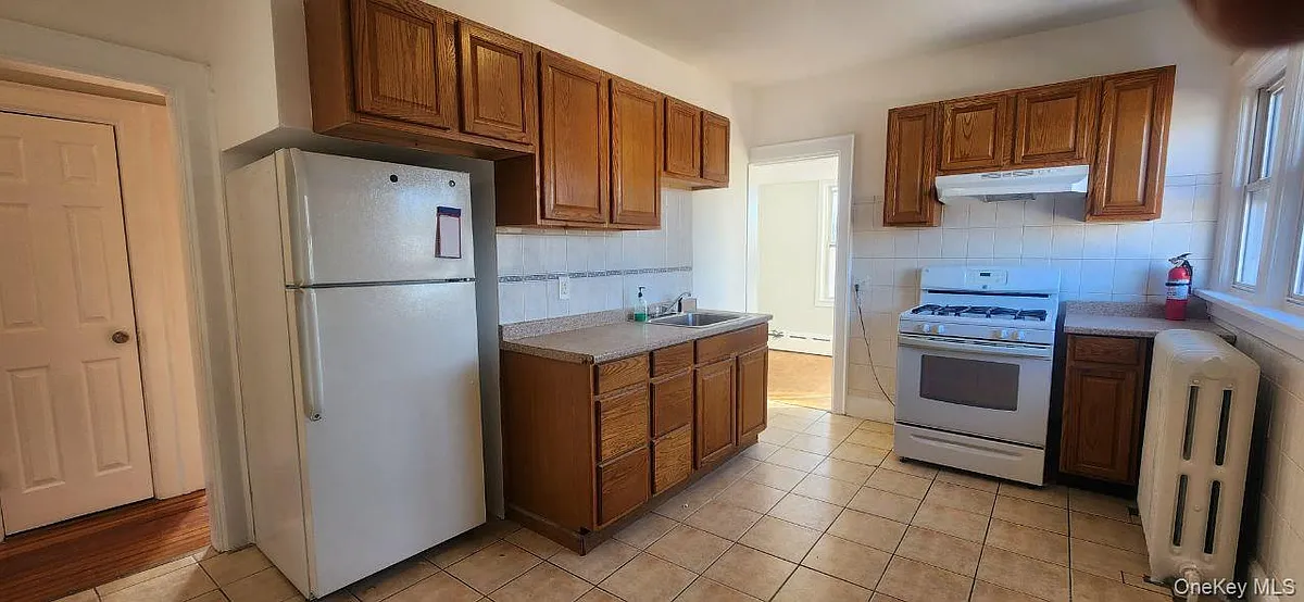 Building Photo - 594 Yonkers Ave #5