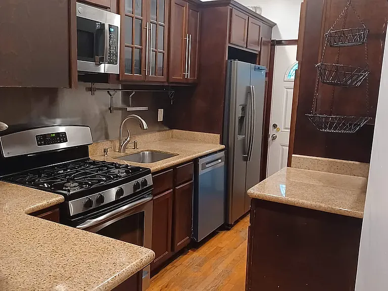 250 57th St #1 — Photo 3
