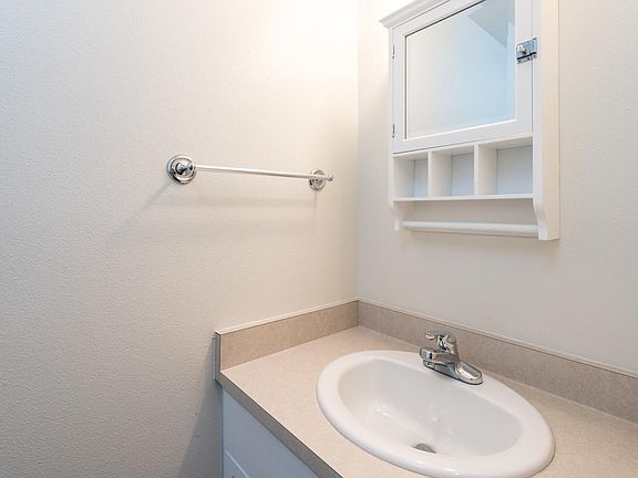 5th image of 11418 NE 67th St