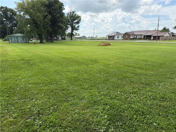 207 N Boyd Ave, Montrose, IL 62445