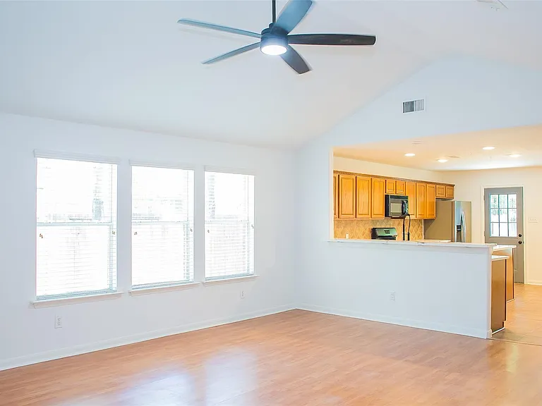 91 Genesee Ridge Dr — Photo 8