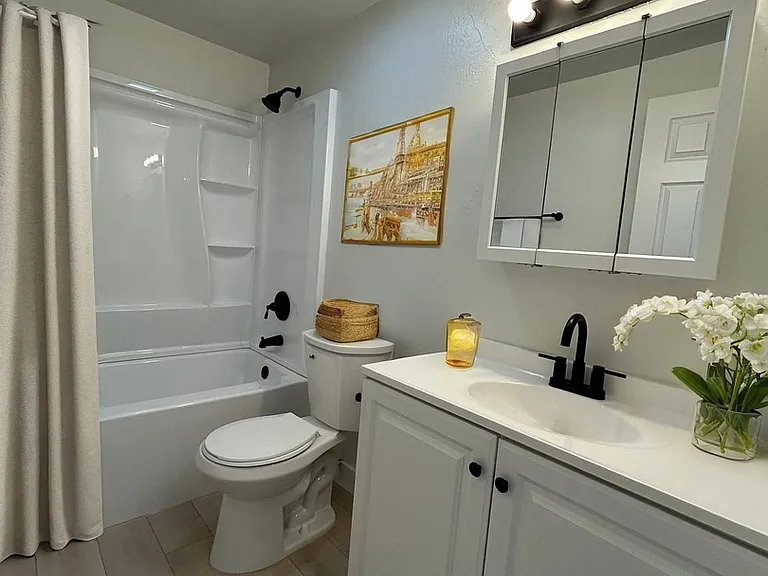 1801 W Parkway Blvd — Photo 9