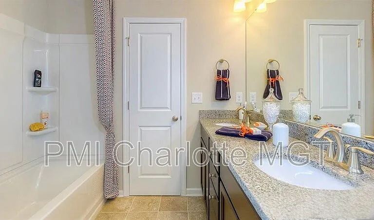 1120 Walbury Hl — Photo 28