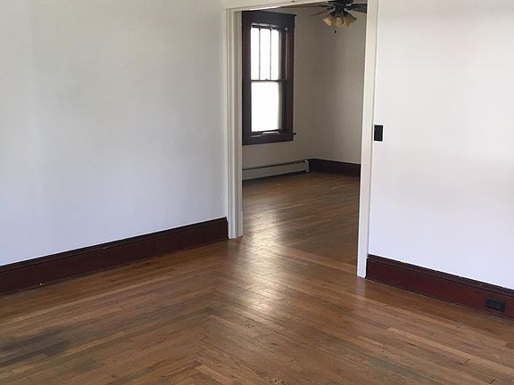 4th image of 223 Robinson St #1