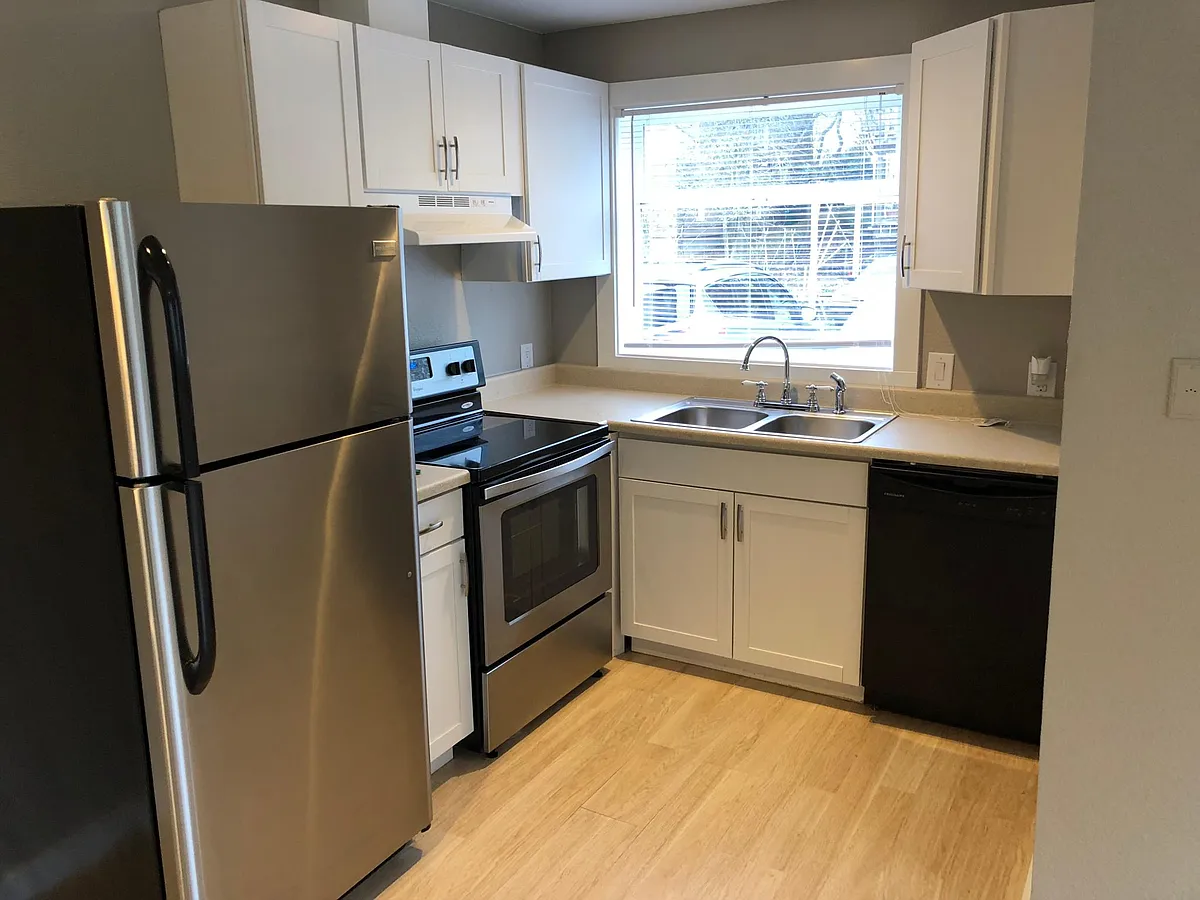 Kitchen - 1308 12th Ave S #15