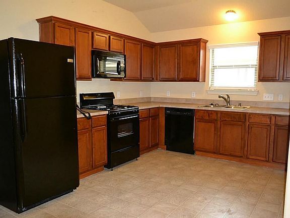 2nd image of 7906 Emerald Oak Dr