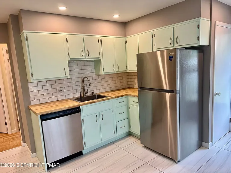 1111 Hillcrest Dr — Photo 8