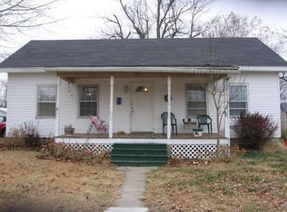 620 3rd St, Carrollton, IL 62016