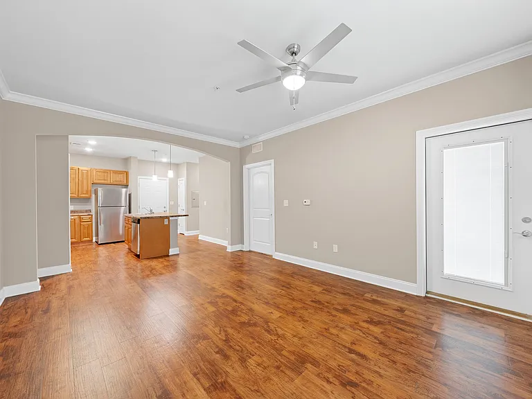 Mount Victor Olde Towne Luxury Apartments — Photo 60