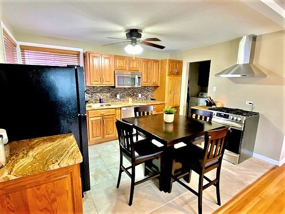 4th image of 17330 Odell Ave
