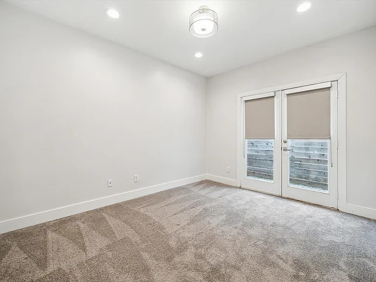 1827 Ennis St — Photo 5
