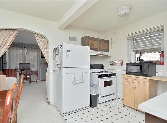 4th image of 4935-4937 Parker Ave