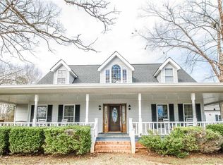 2000 Manila Dr, Seneca, SC 29672