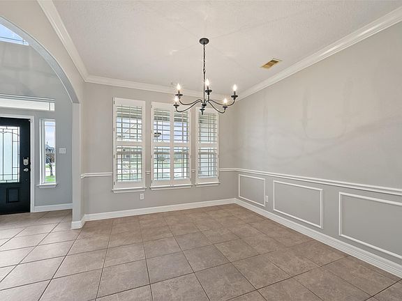 5th image of 14031 Hawthorne Circle