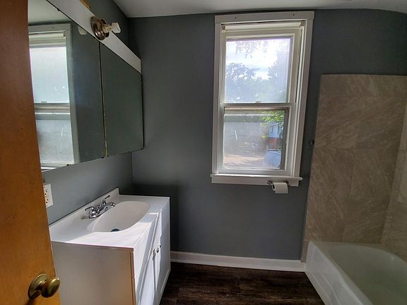 3rd image of 114 NE Roanoke Ave #2