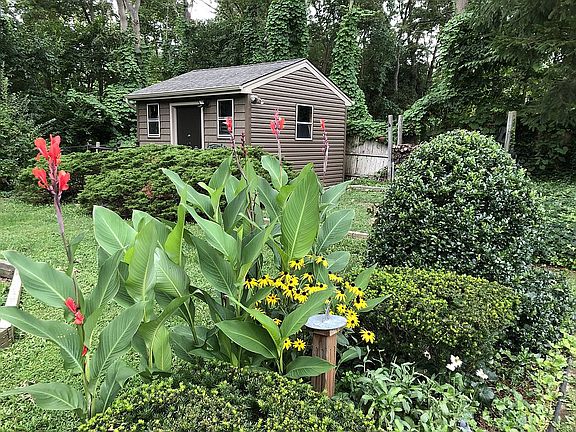 5th image of 72 Juniper Ave