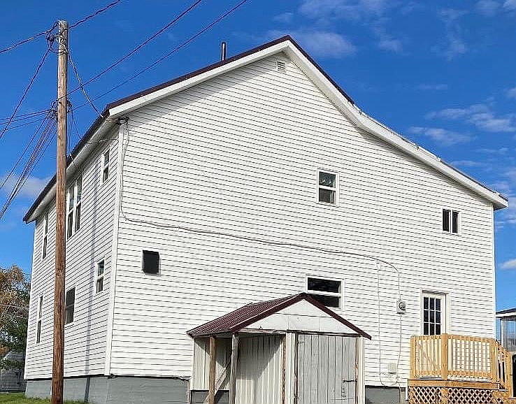 2nd image of 32 Roberts St