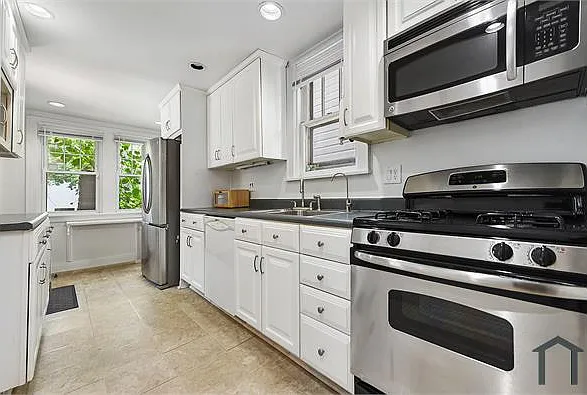 410 Eureka St — Photo 13
