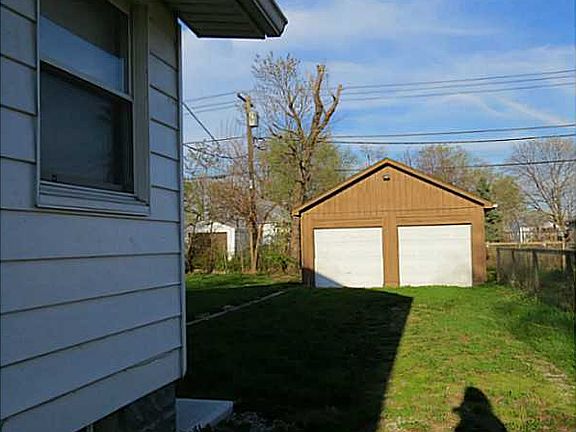 2nd image of 1623 N Luett Ave