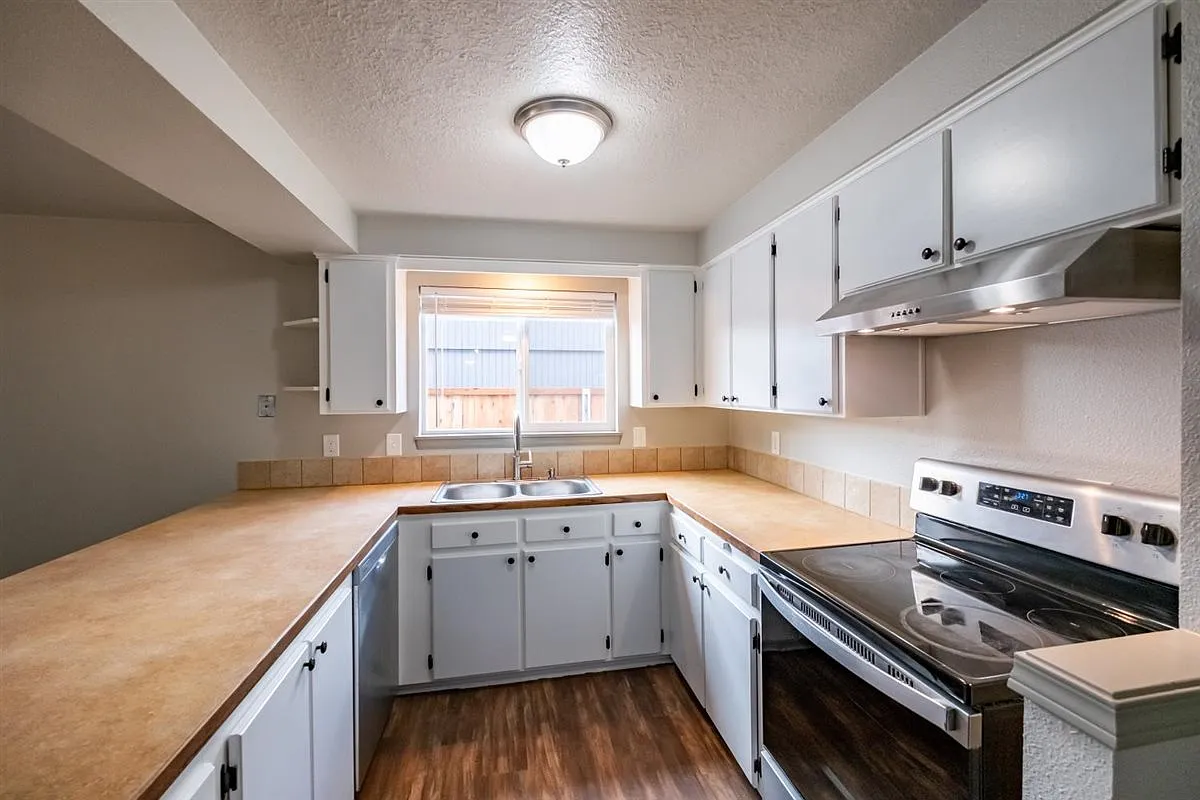4 bed, 1785 sqft, $2,495 — Photo 4