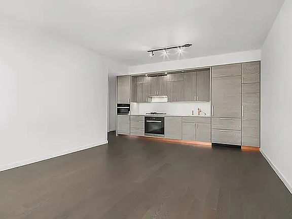 3rd image of 138 Willoughby St #62G