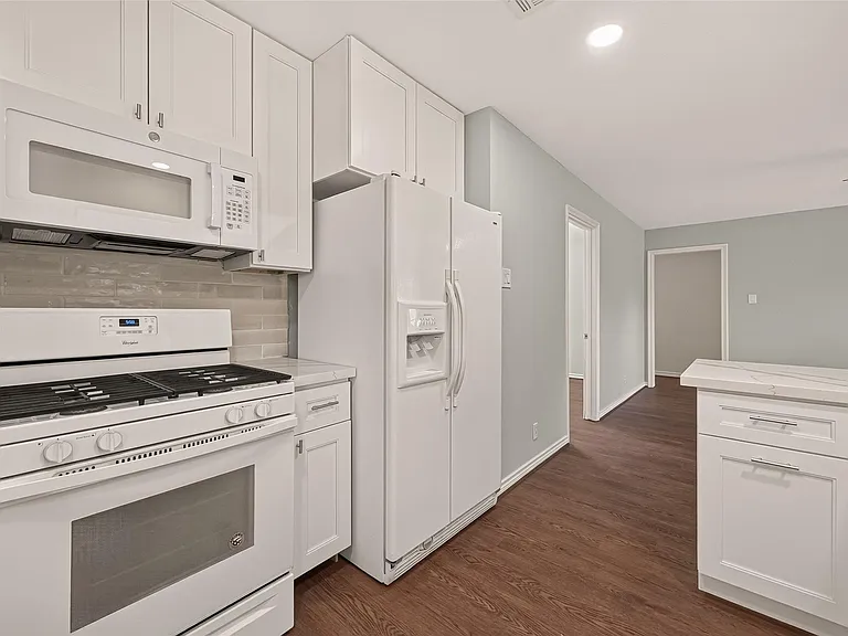 6727 Grovewood Ln — Photo 13