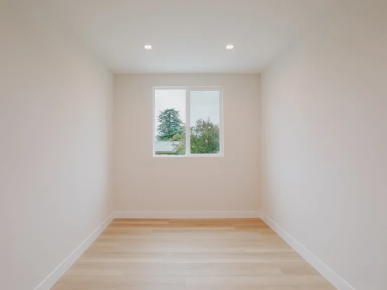 8909 Wakefield Ave — Photo 8