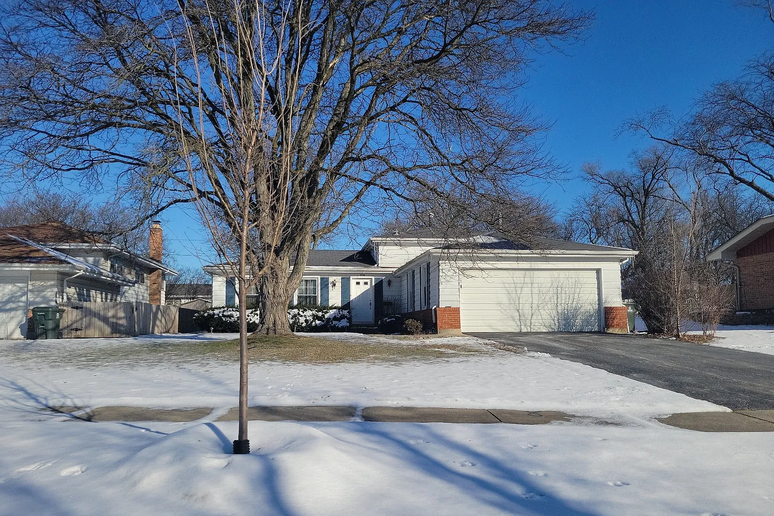 2714 Hollydale Dr photo 1