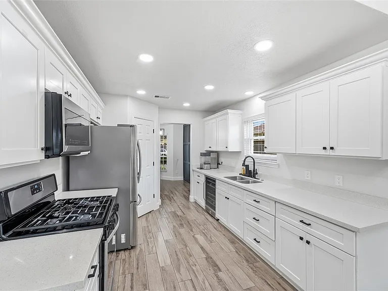 5234 Findlay Dr — Photo 8