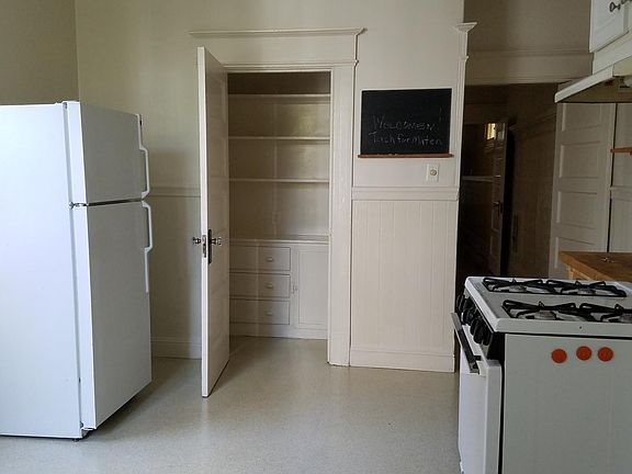 kitchen, gets sun