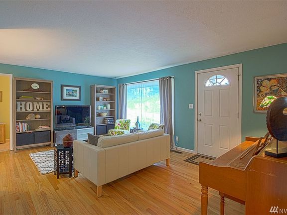 4th image of 1917 Bigelow Ave NE
