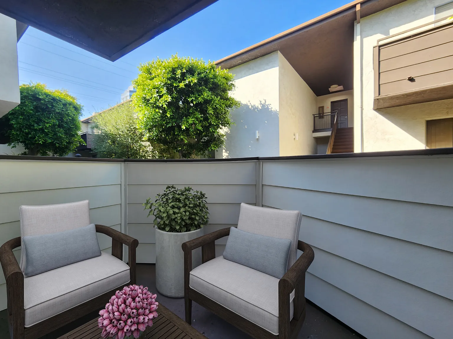 1310 Wellesley Ave — Photo 4