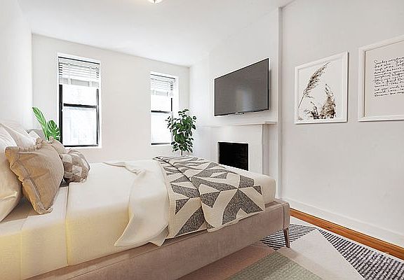 3rd image of 36 Horatio St APT 2C