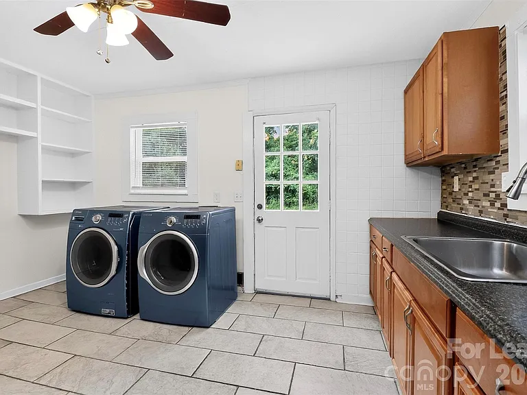 4016 Bearwood Ave — Photo 6