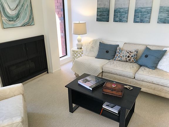 3rd image of 1830 Westholme Ave APT 202