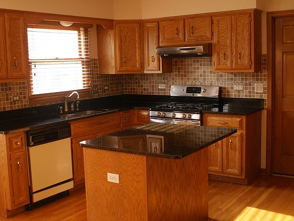 3rd image of 215 N Vincent Dr