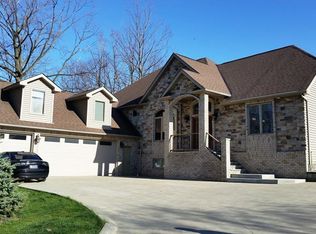 1015 Royalwood Rd, Broadview Heights, OH 44147