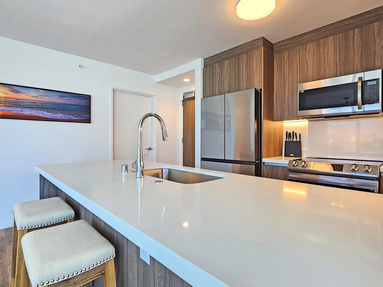 2 bed, 996 sqft, $7,500 — Photo 2