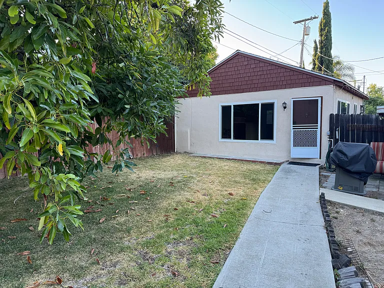 Rear house with private entrance and yard