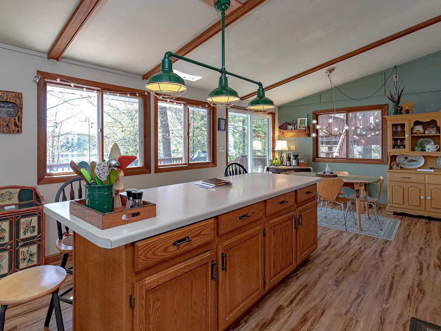 2 bed, 1800 sqft, $3,200 — Photo 3