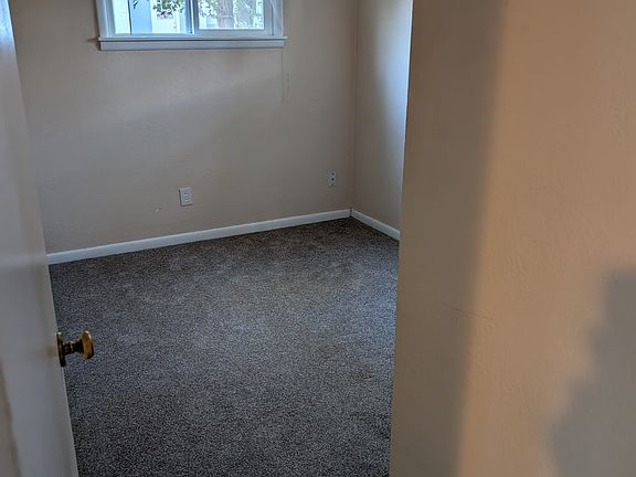 5th image of 1630 Peterson St