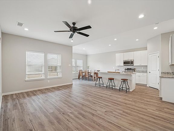 5th image of 4802 Delano St
