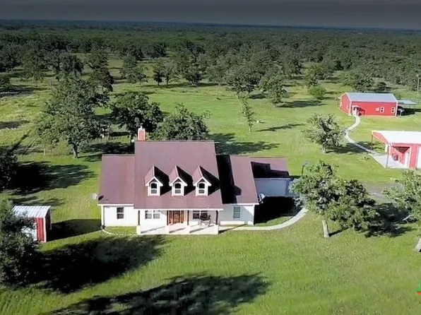 949 Abrameit Rd, Goliad, TX 77963