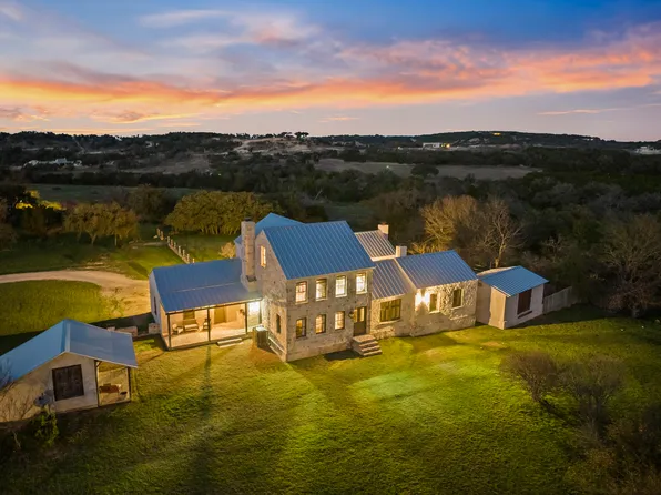 700 Northwood Hills Dr, Fredericksburg, TX 78624