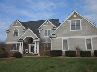 W282N4357 Somerset Ln, Pewaukee, WI 53072